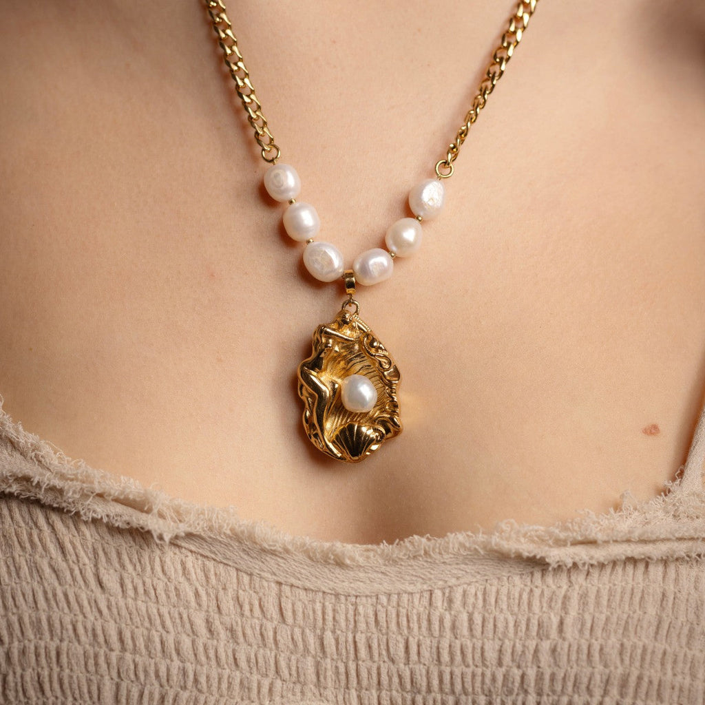La Déesse Golden Pearl Necklace