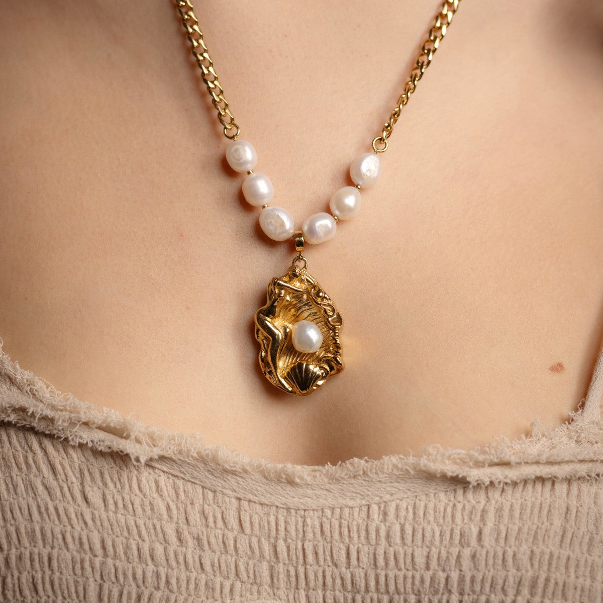 La Déesse Golden Pearl Necklace