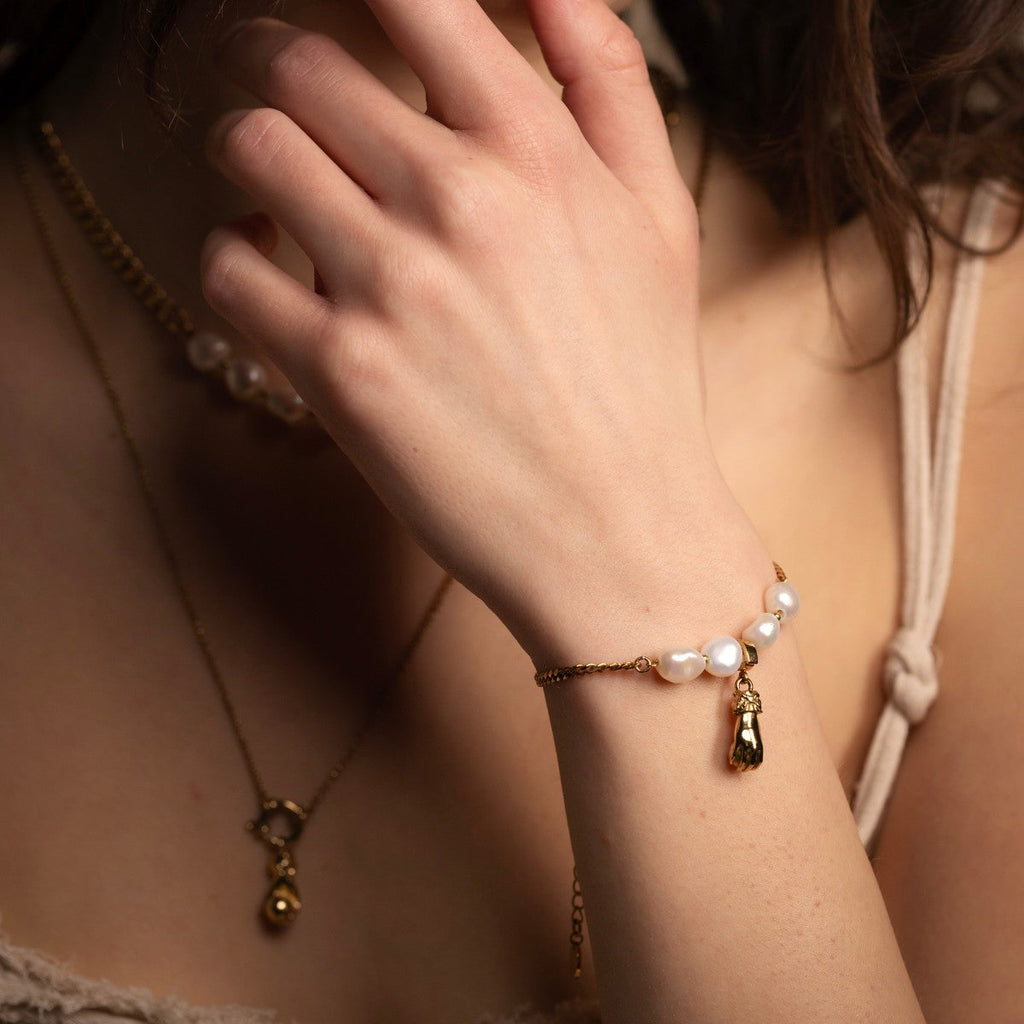 La Main Golden Pearl Bracelet