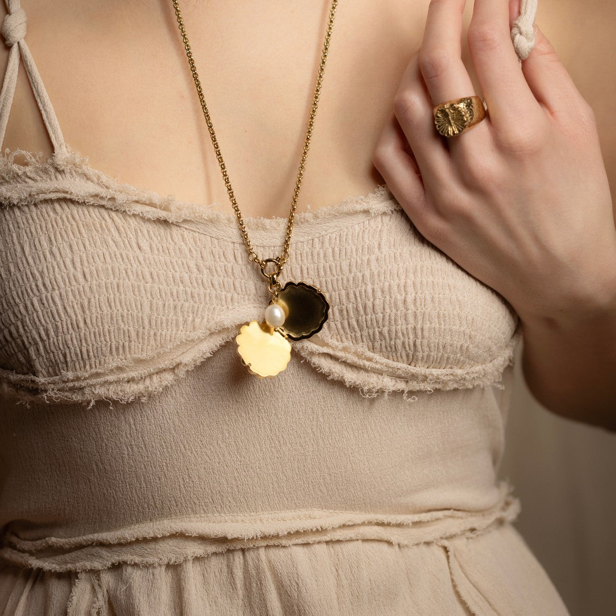 Venus Shell Golden Ring